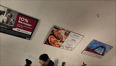 Фото-отчет размещения постера на эскалаторном щите ст.м. «Рижская»